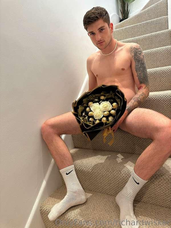 Who’s joining me upstairs then ? 👅😈
