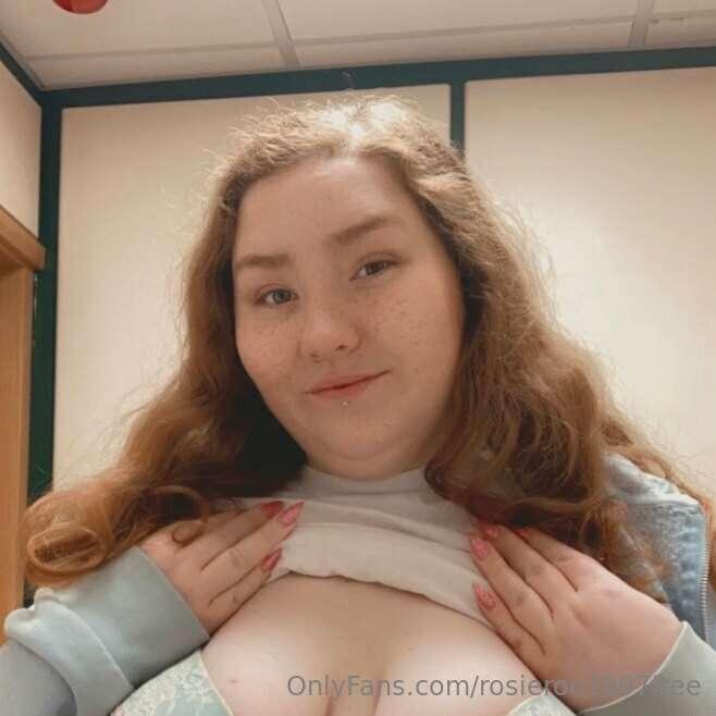 Some pretty Titty pics over on @rosieroo1997 😘💖