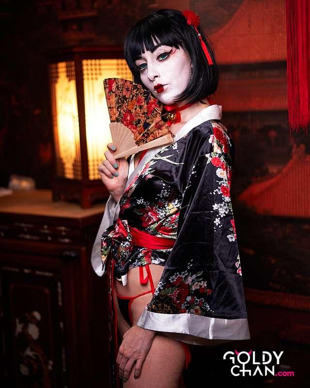 🇬🇧 What would you do to a geisha like me?

🇮🇹 Cosa faresti a..