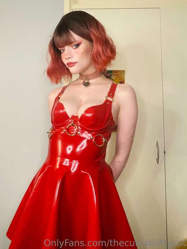 Do you prefer the latex dress on my latex clad body or natur..