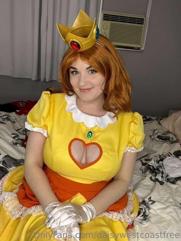 My first cosplay 🌼👑