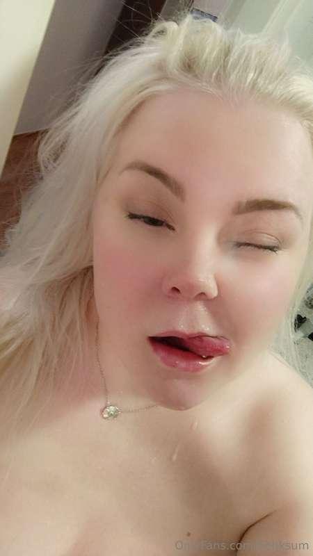 Mällit naamalla, suussa ja rinnoilla 🤤💋