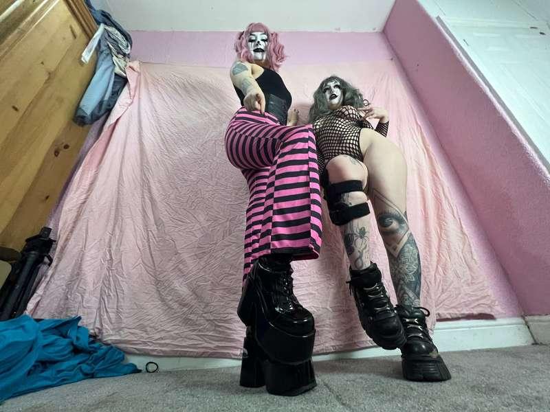 @blaire_game #boots #altgirl #clowns #british #scottish 