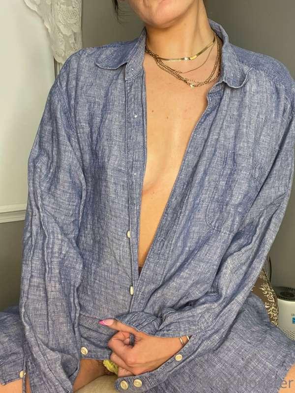 Who likes playing with fat nipples on the morning?
