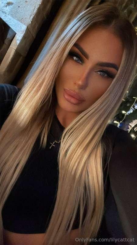 What can u read in my eyes👀, honey?
