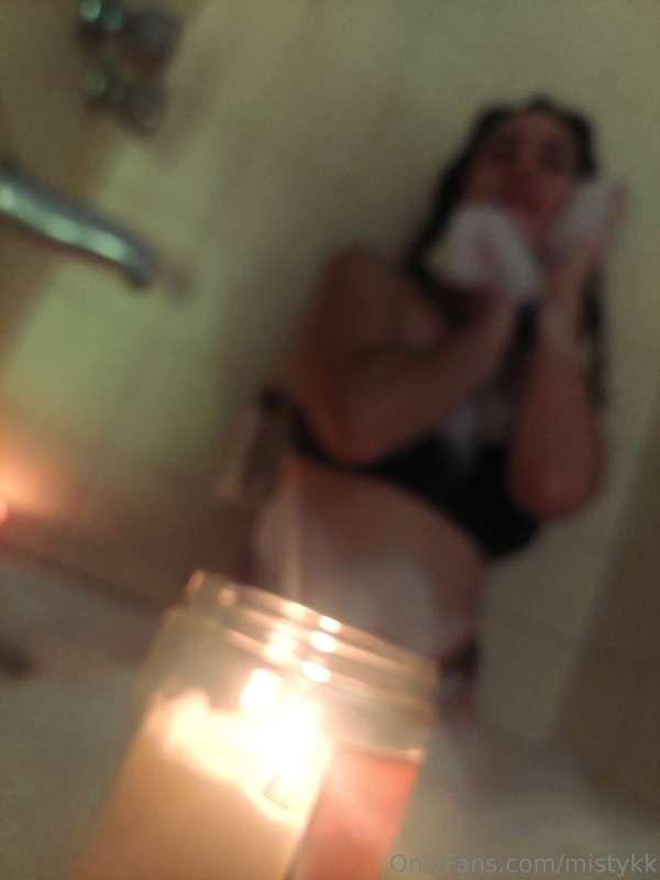 Come my love, get in the bathtub with me 👉👈 and let's play a..