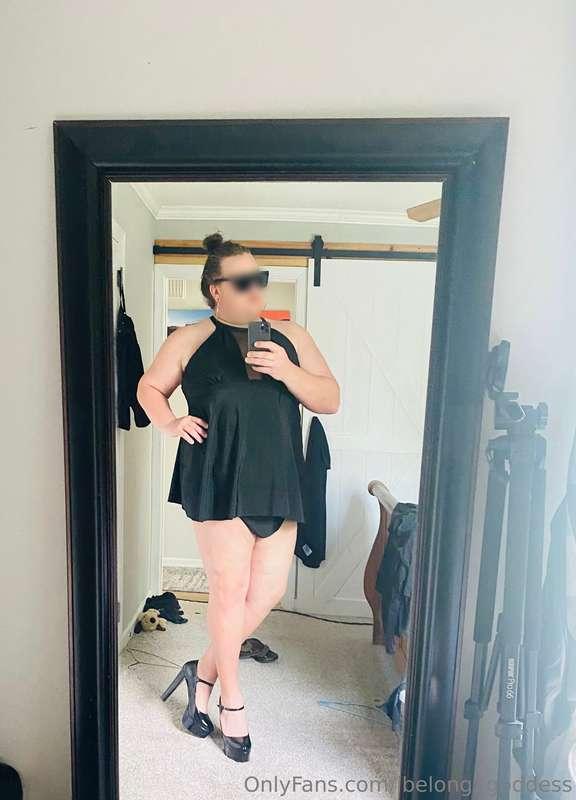 Would you hit on me at the pool party?💋