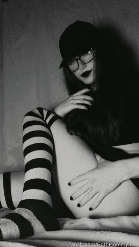 gothmommyjess image #2