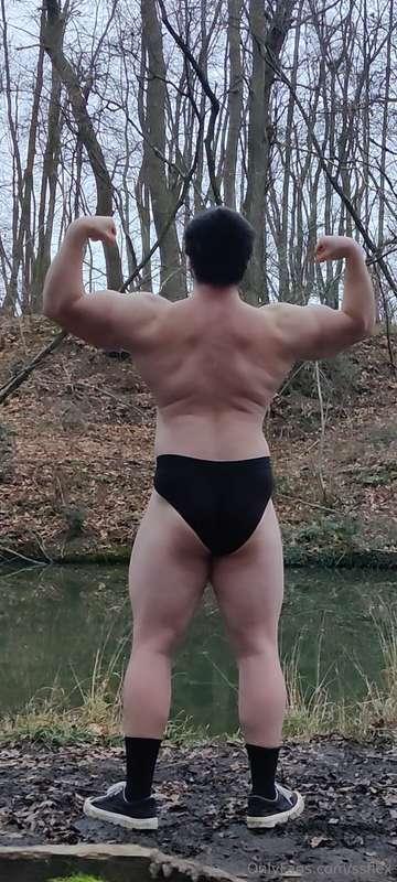 SUPERSAIYANFLEX NATURAL MUSCLE STATUE FLEXES AT THE CANAL, H..