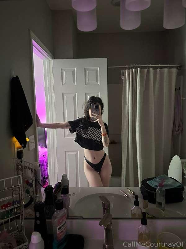 Need some company 💋 
