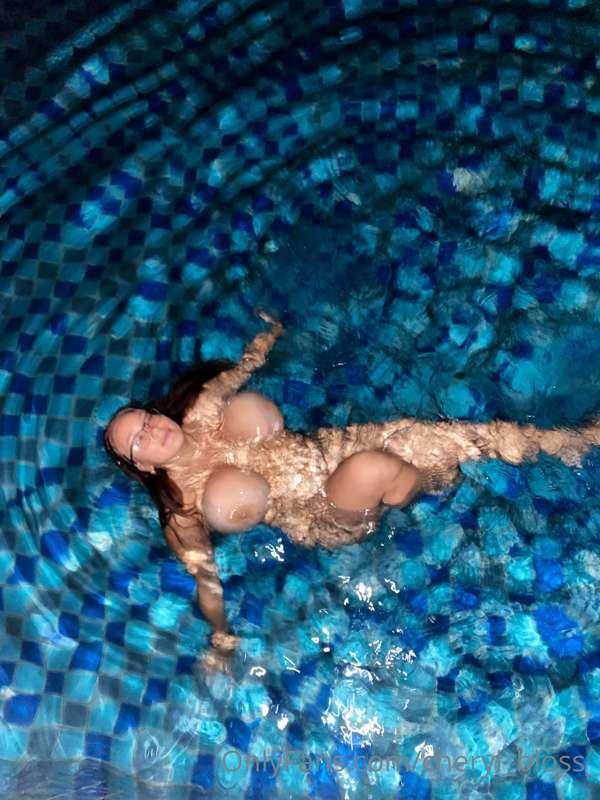 I have a dream of having sex in the water 😍💦 Would you be ab..