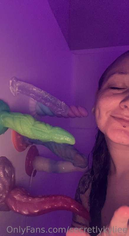 Showering with some of the girls 😂😂