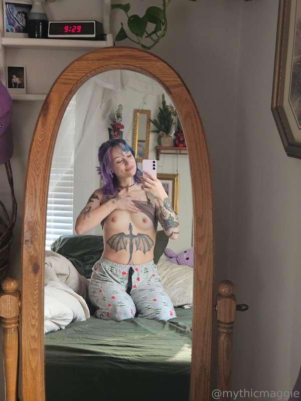 Titty Tuesday 🤗✨️ ("Toesday" post later 😜)