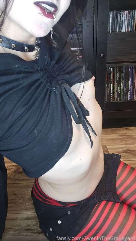 gweninthegraveyard image #7