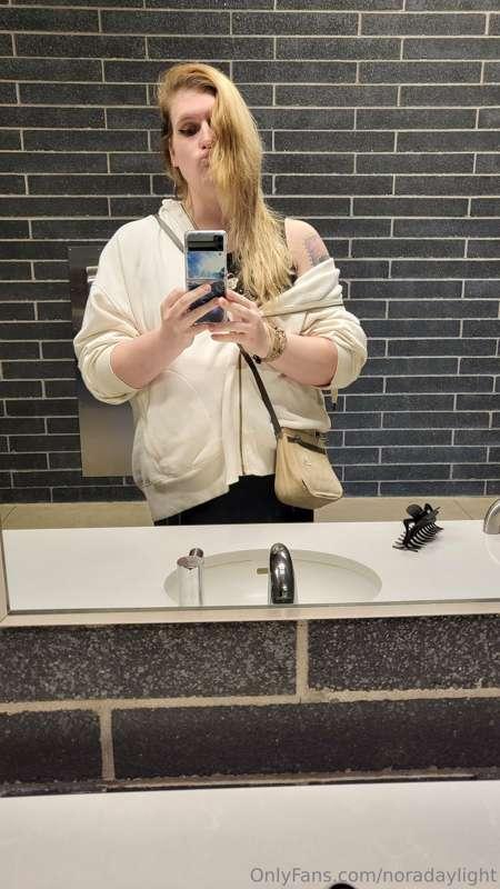 Something about road trips and napping in a car gives me lif..