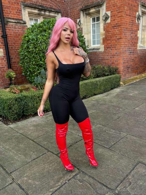5 foot girls turn u on ? 😈💦