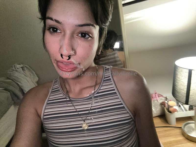 I think I look pretty with cum on my face, dont you?