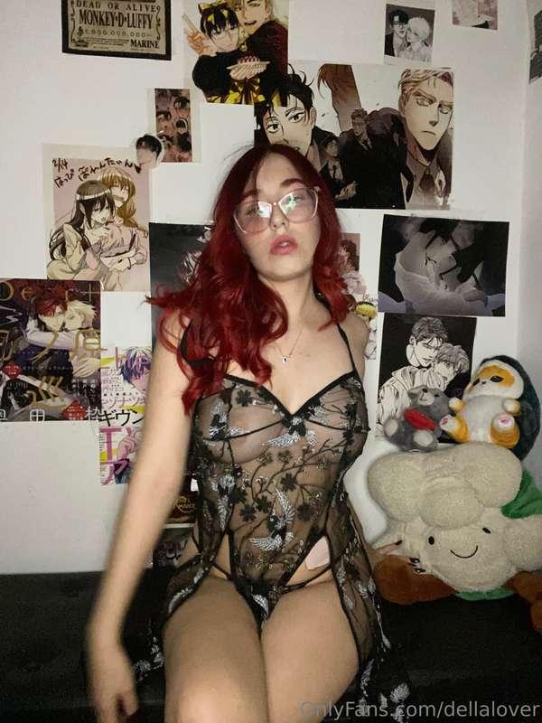 Serving cleavage and confidence—DMs open for appreciation 💌🖤