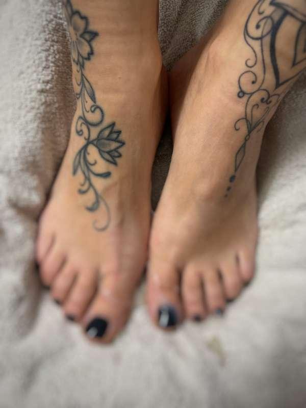 🇮🇹Vuoi vedere i miei piedi sborrati? Tra qualche giorno arri..