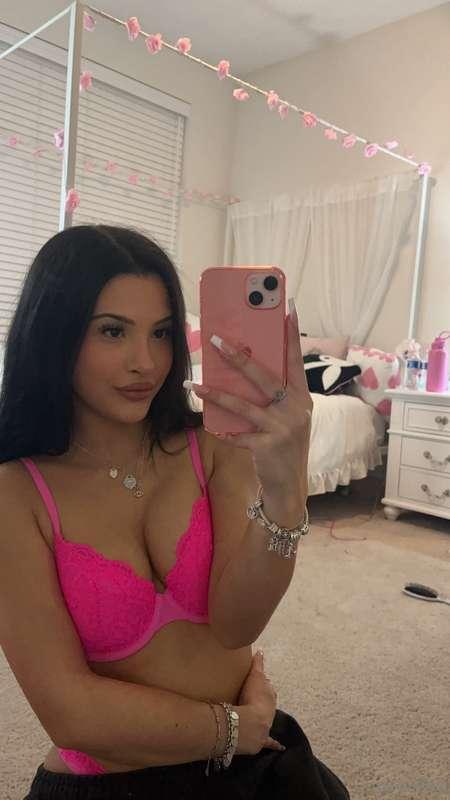 Wanna see something else that’s pink? 😼 DM me ;) 🩷