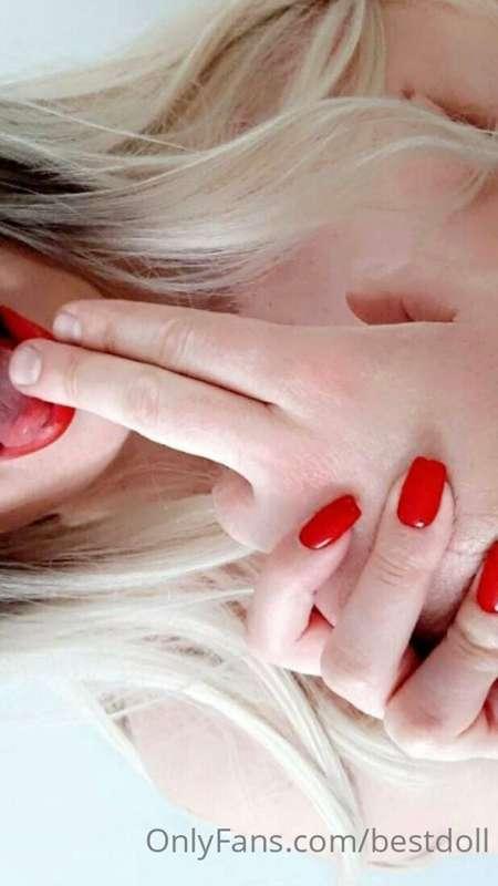 I love the sucking fingers if that make you so horny 👅👅👅👅wou..