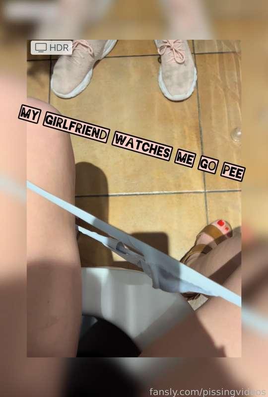 She watches me go pee 😋🤫

#girlgirl #toilet #pee #girls #girlfriends #peeing