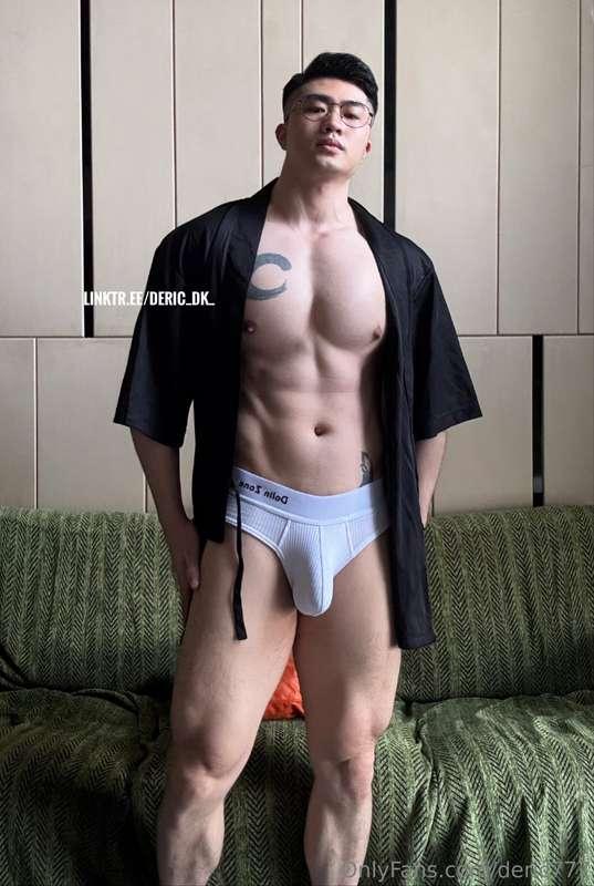 The secret hidden under the black bathrobe😈If you want to cu..