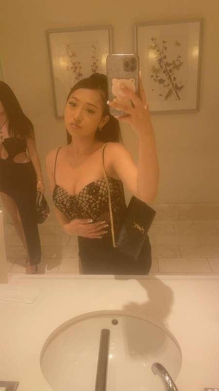 party girl 🌺💄💝👙