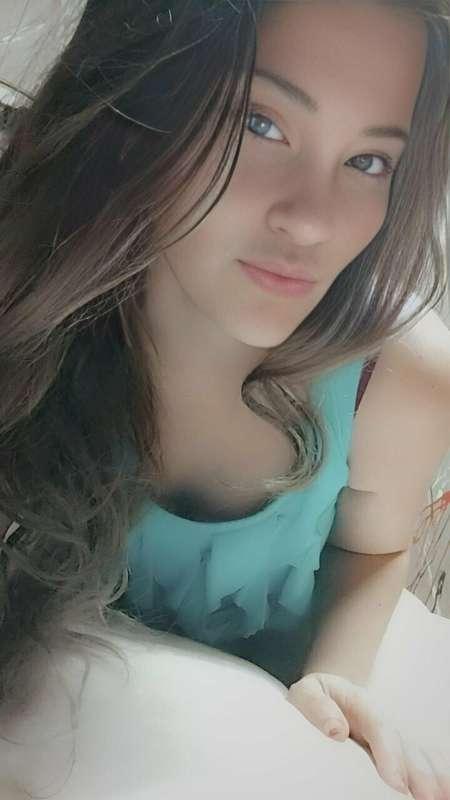 @genevieve87
Midwest Babe Genevieve
5' 2" Curvy Sexy Milf Mo..