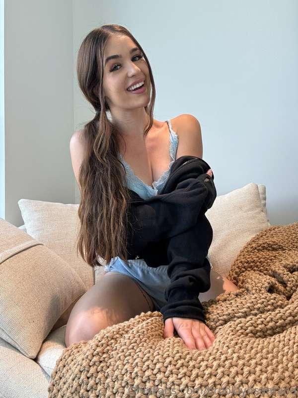 can i steal ur hoodie? 😇
