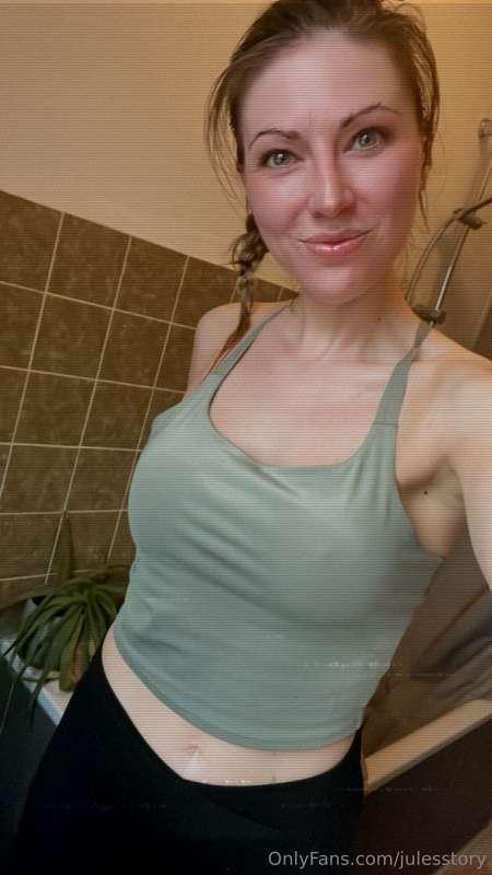 Hey Baby ich komme grad vom Sport und was machst so schönes😘..