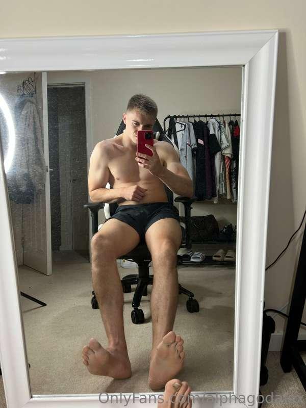 Focus on my soles. Let them take over your mind beta pig.