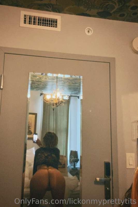 mirror on the wall should I play with my pussy.