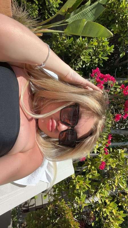 Poolside 💆‍♀️