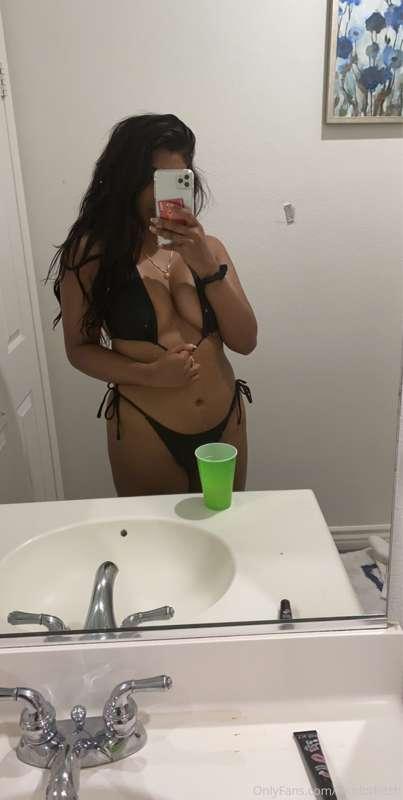 Hi my loves ♥️😌 
I’m feeling sexy today... 
Anyone wanna mes..