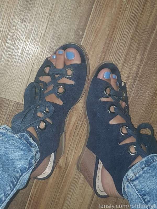 For Foot Fetish

#fyp
#rofdeenyt #sexy #fetish
#girl #girlfriend
#feet #feetfetish #foot #footfetish #toes #toe
#paintedtoes 