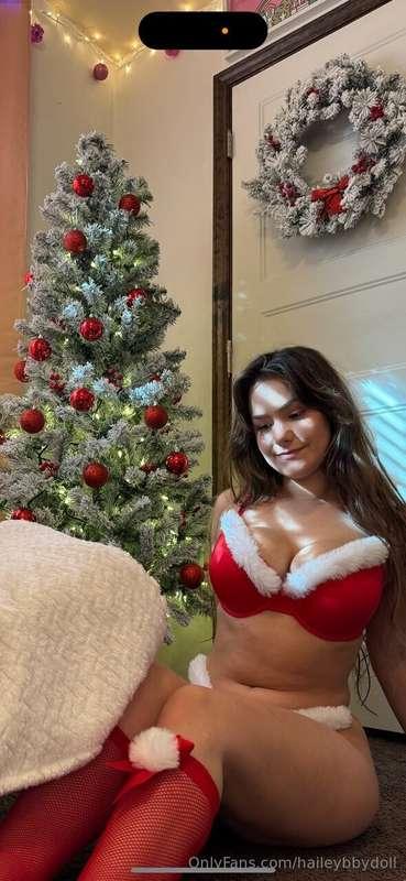 i love being the present under your tree 🎁🎄😈
