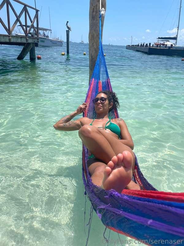 Send me a tip and I'll send you my foot worship 🤭🙈🦶🏼👀