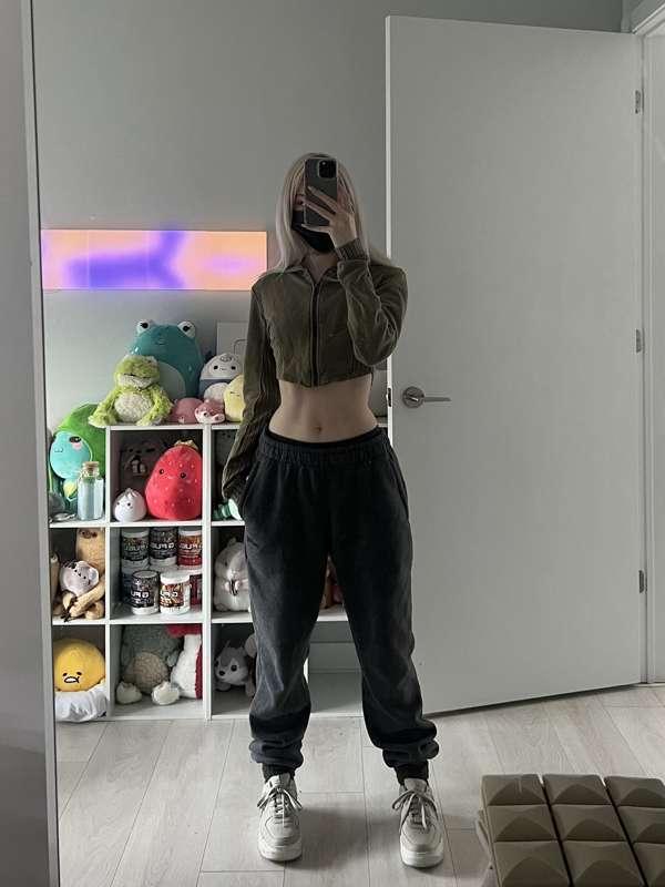 showing tummy all summer 