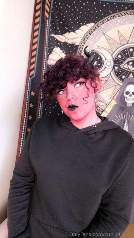 Tried on some tiefling makeup today! Planning on using it in..