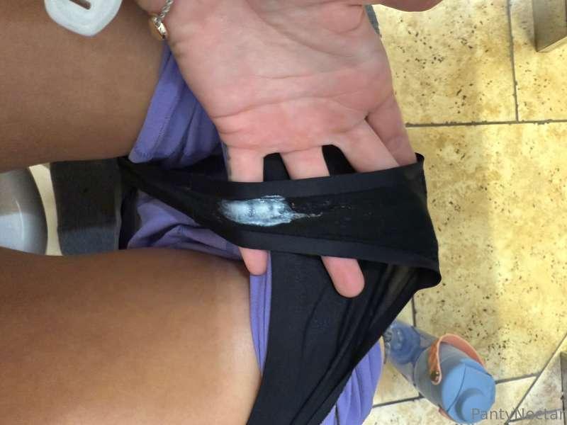 I just put these panties on before working out 😜😈 they got s..