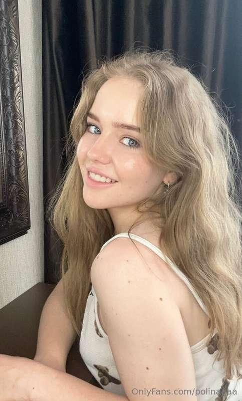 ## 😍@amelliaaa She’s a sweet innocent sex lover who just tur..