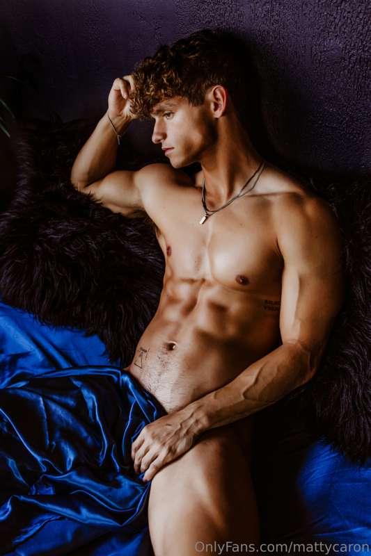 Hey there… go see the rest in your DMs 🥵