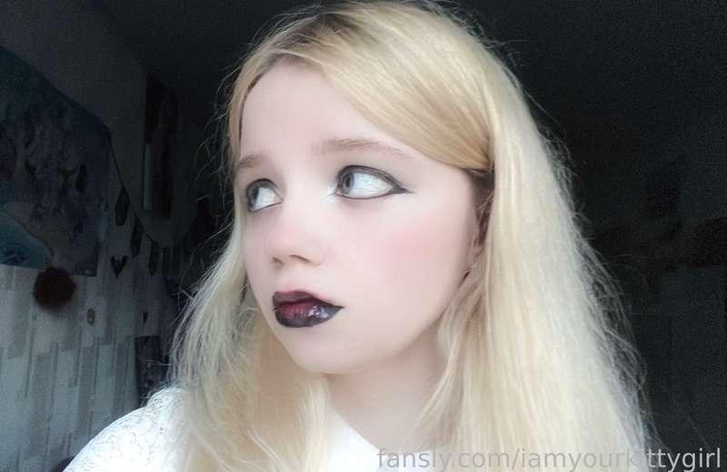 iamyourkittygirl image #2