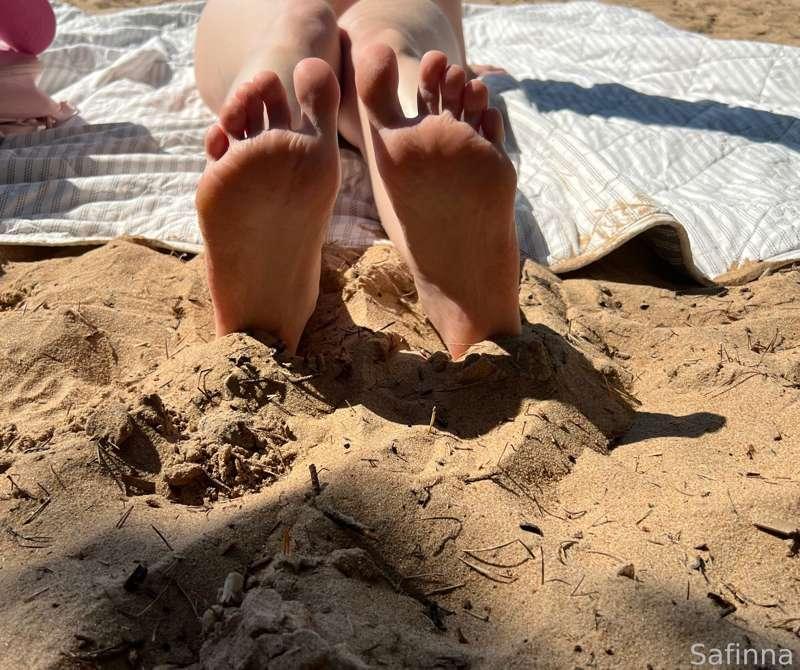 Nude beach moment 🐾 pt.1 


𓆩♡𓆪 #outdoor #public #feet #footfetish #sexy #fyp  𓆩♡𓆪