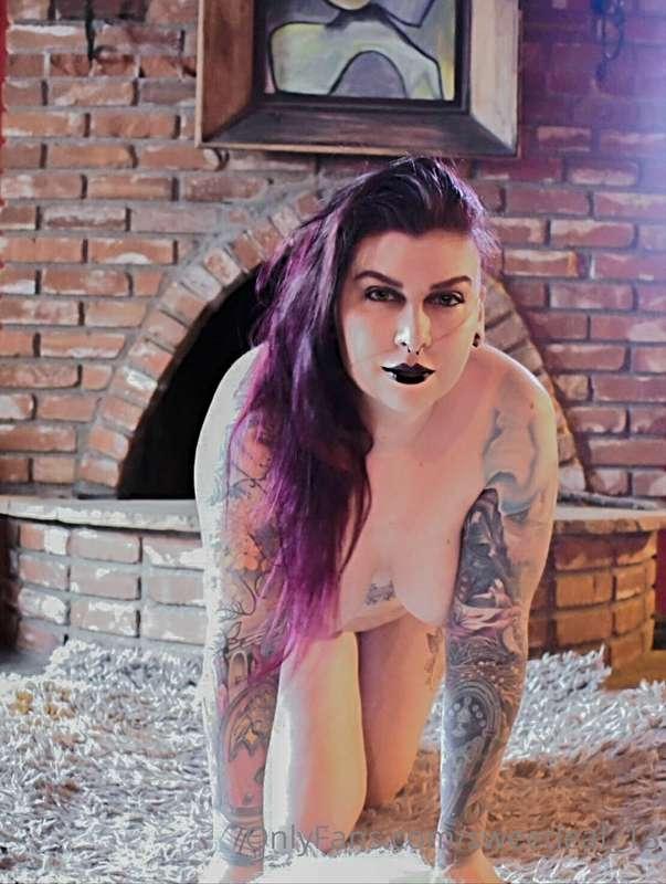 Sexy Bear skin rug shoot with my new cute butt plug 🔌