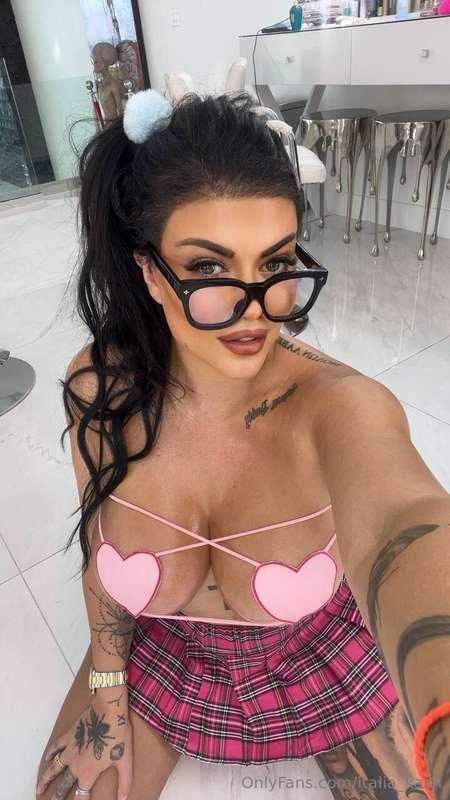 YOUR NAUGHTY GIRL 💗