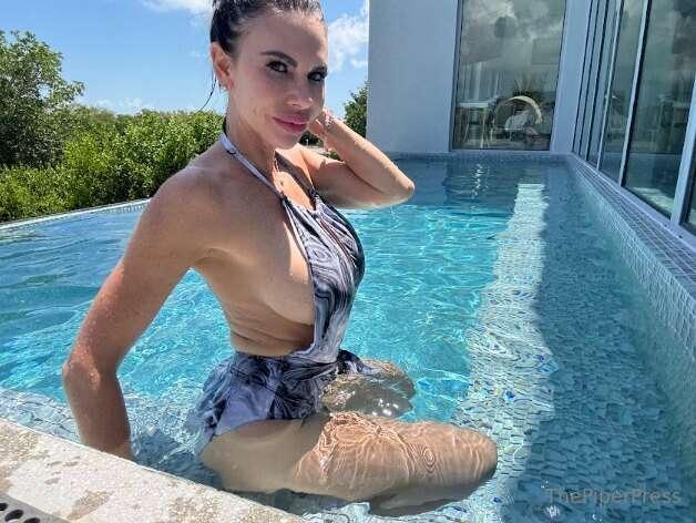 Would let me make your cock hard as a rock? 🥵😈