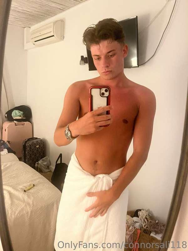 catching a tan 😅😅