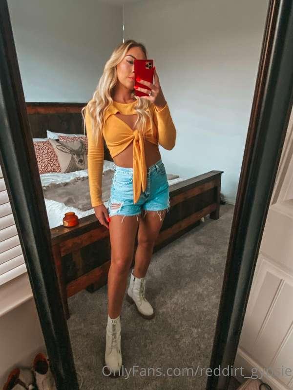 Do you like my outfit 👅
